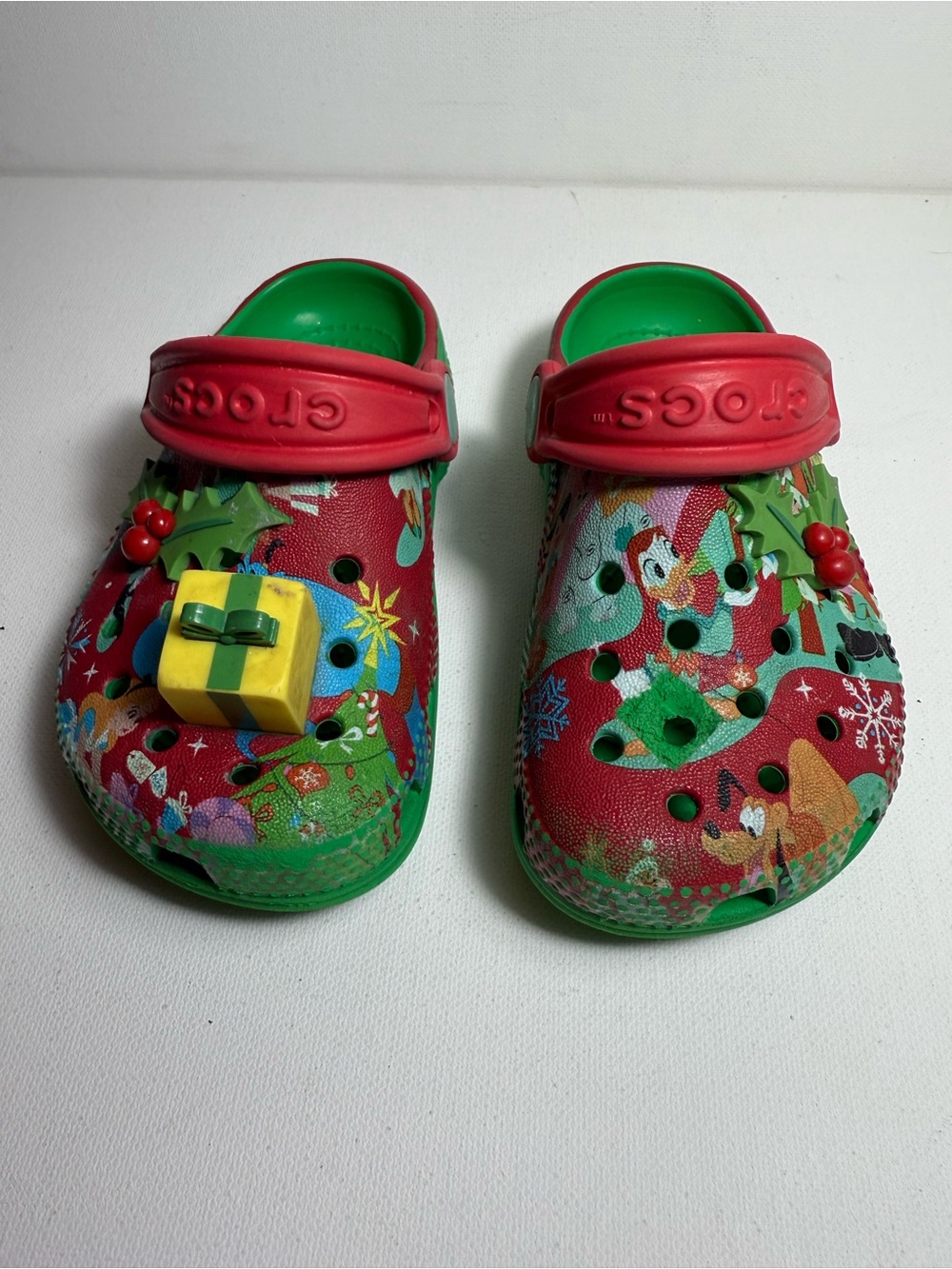 Disney Parks‎ Christmas Crocs Kids Sz 7 Fair -- READ FLAWS